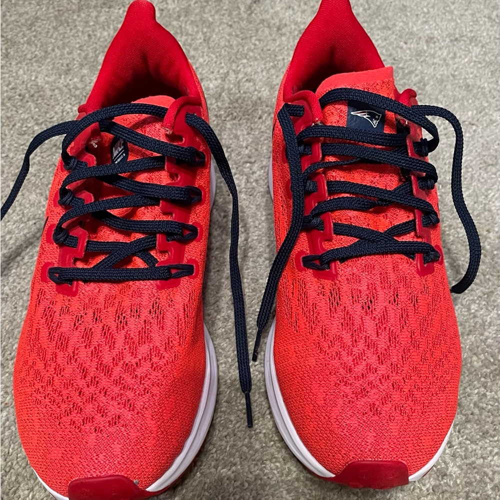N I K E Air Zoom Pegasus 36 New England Patriots CI2012-600 Women's size 9